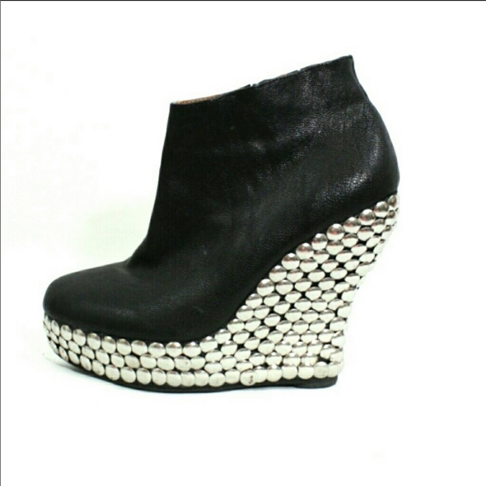 Jeffrey Campbell booties 🖤